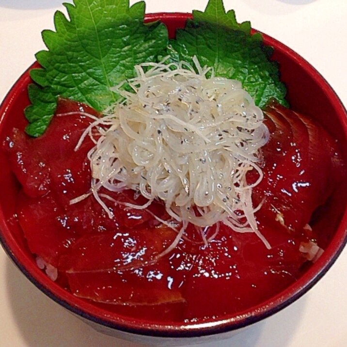 マグロと白魚の漬け丼